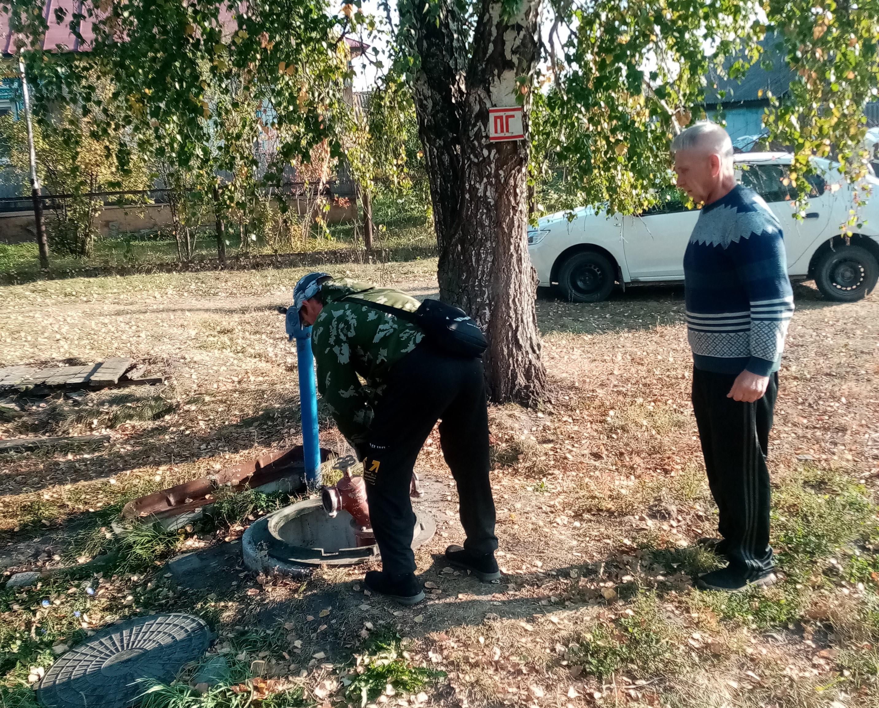 Администрация провели проверку пожарного водоснабжения.