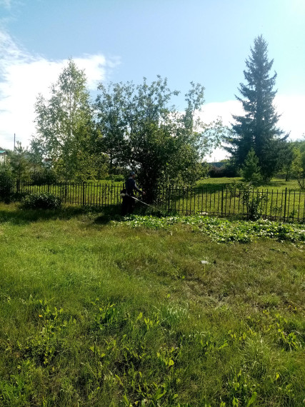 Администрация провели обкос территории парка. Администрация провели обкос территории парка.